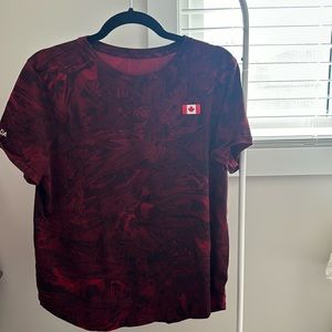 LULULEMON T-SHIRT